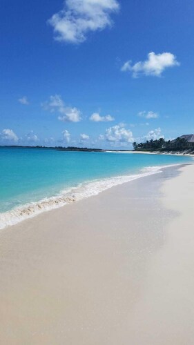 Täydellinen huvila saaren retkelle! 2 vuode 2 kylpyhuonetta, vuodepaikkoja 6 - korkea laatu!