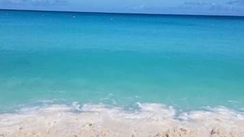 Beach nearby, sun-loungers, beach towels