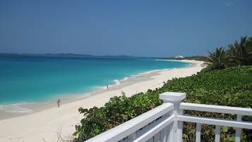 Beach nearby, sun loungers, beach towels