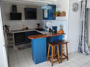 Fridge, microwave, oven, stovetop - Apartment F4 -wi-fi,Magnificent view of Anse-Mitan les Trois-Ilets (les trois ilets)