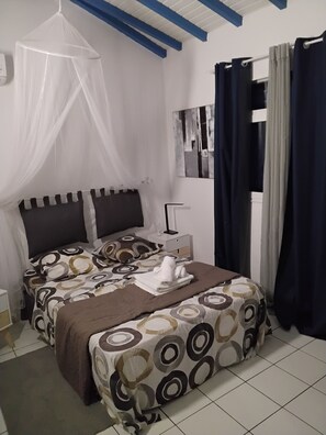 3 室のベッドルーム、アイロン / アイロン台、旅行用ベビーベッド、WiFi (無料)