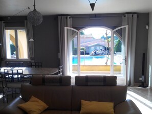 TV, DVD player, stereo, offices