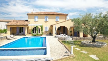 Piscina all'aperto