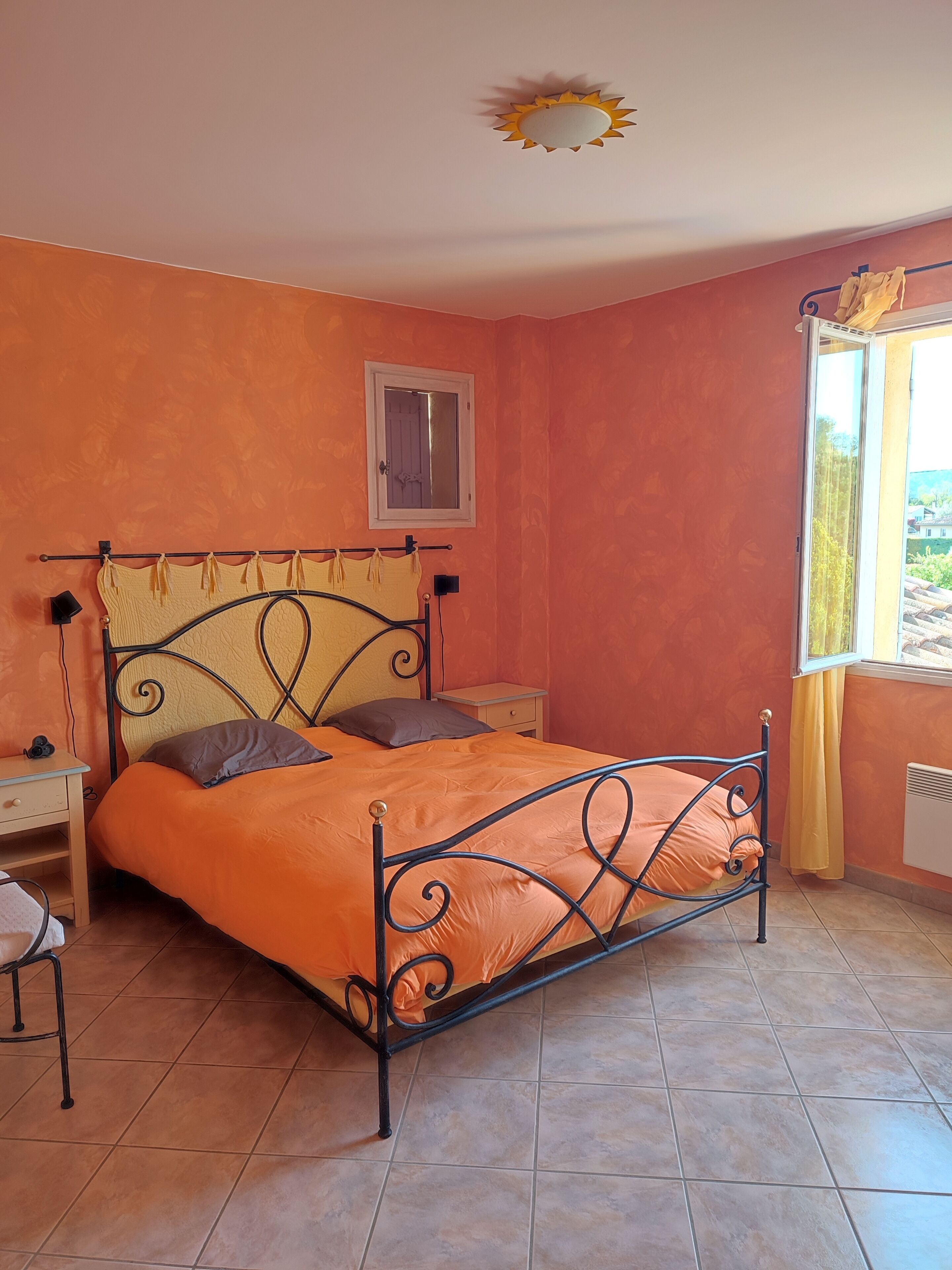 4 bedrooms, desk, iron/ironing board, travel cot