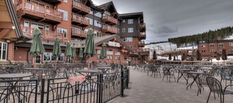 Premier Unit, hot tub, pool, bowling alley, 3 rest