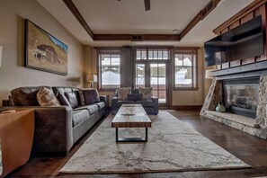 Smart-tv och eldstad