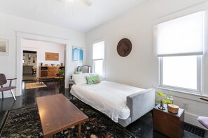 4 habitaciones, escritorio, tabla de planchar con plancha y wifi gratis 