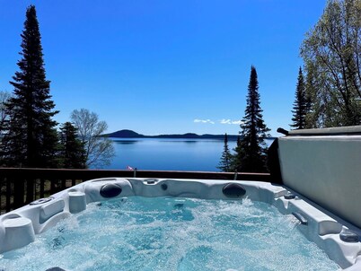 5 BIG STARS! COTTAGE ON LAKE SUPERIOR-Between Grand Marais, MN & Thunder Bay, ON