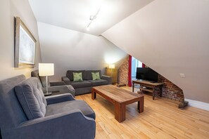 Smart TV - Wow!  Apartment Suites Central To Walk And Enjoy Tourist Attractions   (Ville de Québec)