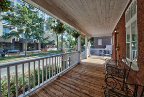 Terrace/patio - Wow!  Apartment Suites Central To Walk And Enjoy Tourist Attractions   (Ville de Québec)