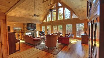 Smart TV, caminetto, videogiochi, tavolo da ping pong