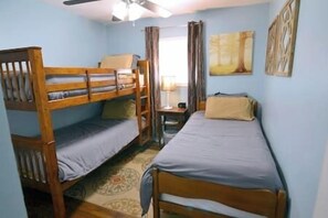 2 chambres, fer et planche à repasser, Wi-Fi gratuit, draps fournis