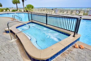 Ulkouima-allas, lämmitetty uima-allas