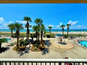 Property grounds - Azure Resort #209 ~Direct Beachfront! ~Free Beach Service! ~Wonderful Resort! (Fort Walton Beach)