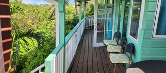 ' BEACHFRONT COTTAGE'