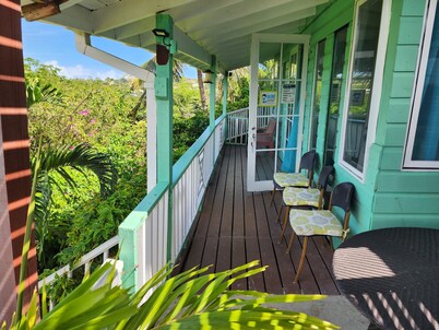 ' BEACHFRONT COTTAGE'