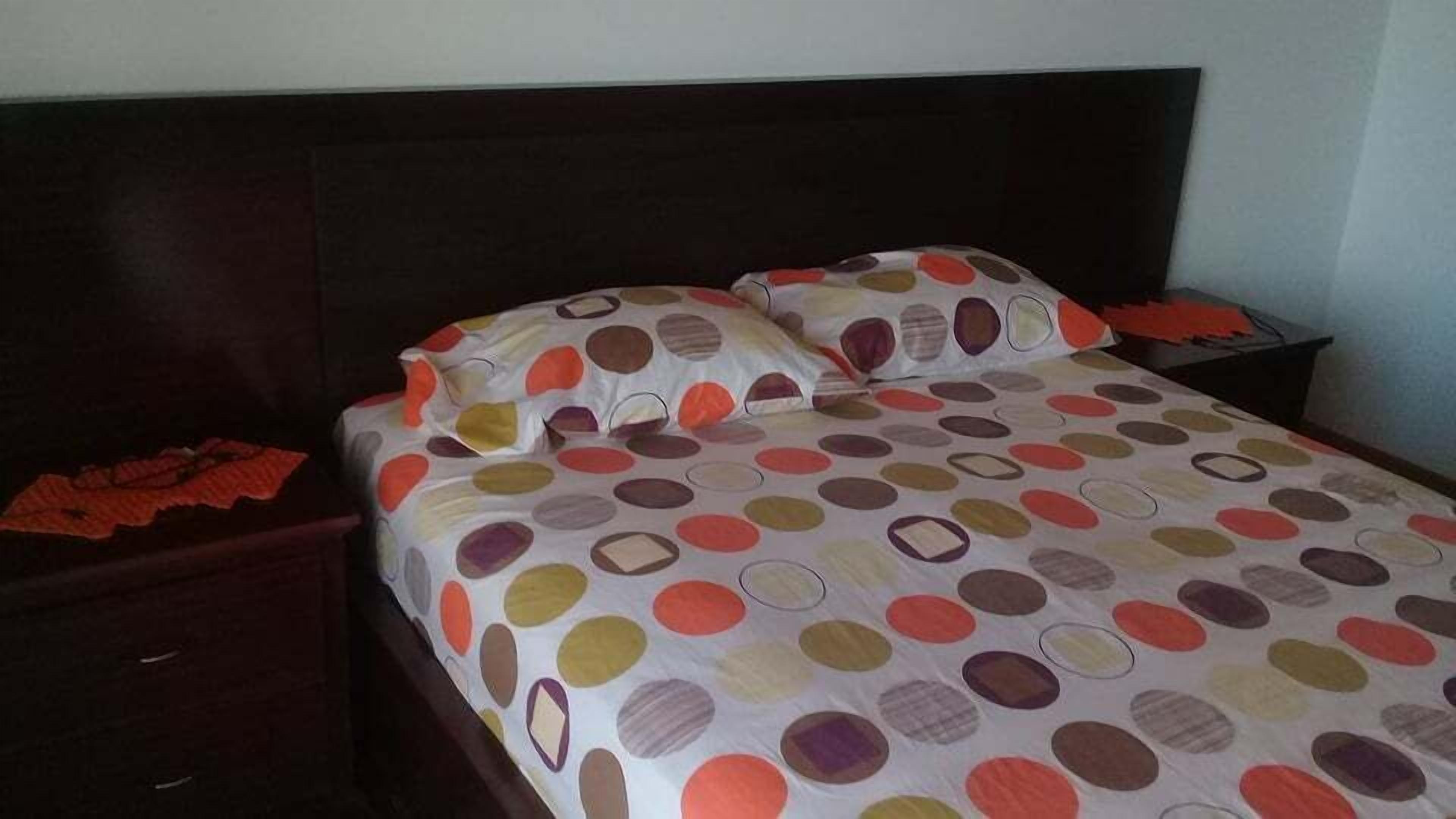 Seterika/papan seterika, cadar katil 