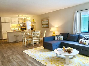 Smart TV, toys, books - Steps to Ocean, Giant HotTub, Backyard Oasis, Grill, Bikes,Built-in bunks, Large (St Augustine)