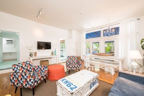 TV - Villa Déjà vu Key West - 4BR Private Villa in Old Town Key West with Heated Pool sleeps 10 (Key West)