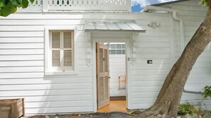 Exterior detail - Villa Déjà vu Key West - 4BR Private Villa in Old Town Key West with Heated Pool sleeps 10 (Key West)