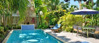 Villa Déjà vu Key West - 4BR Private Villa in Old Town Key West with Heated Pool sleeps 10
