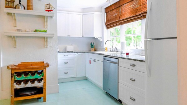 Fridge, microwave, oven, stovetop - Villa Déjà vu Key West - 4BR Private Villa in Old Town Key West with Heated Pool sleeps 10 (Key West)