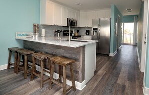 冰箱、微波炉、烤箱、炉灶