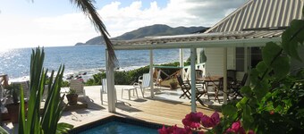 Luxuriöse Villa am Meer mit herrlichem Blick über Montserrat