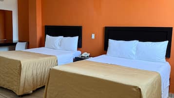 Business-Vierbettzimmer, 2 Queen-Betten, barrierefrei, Nichtraucher | Verdunkelungsvorhänge, schallisolierte Zimmer, kostenloses WLAN