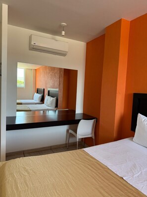 商务四人房, 2 张大床, 无障碍, 无烟房 | 遮光窗帘、隔音、免费 WiFi、床单