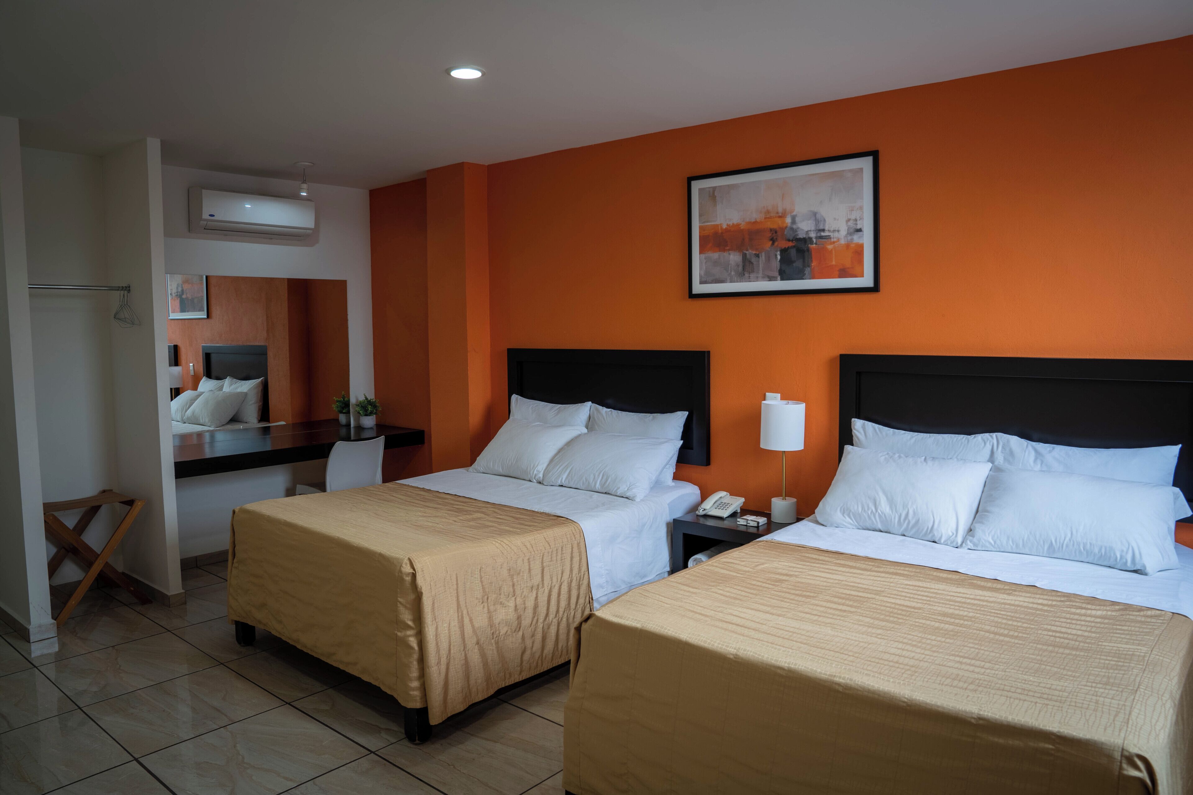 Cortinas blackout, sistema de insonorización y wifi gratis 