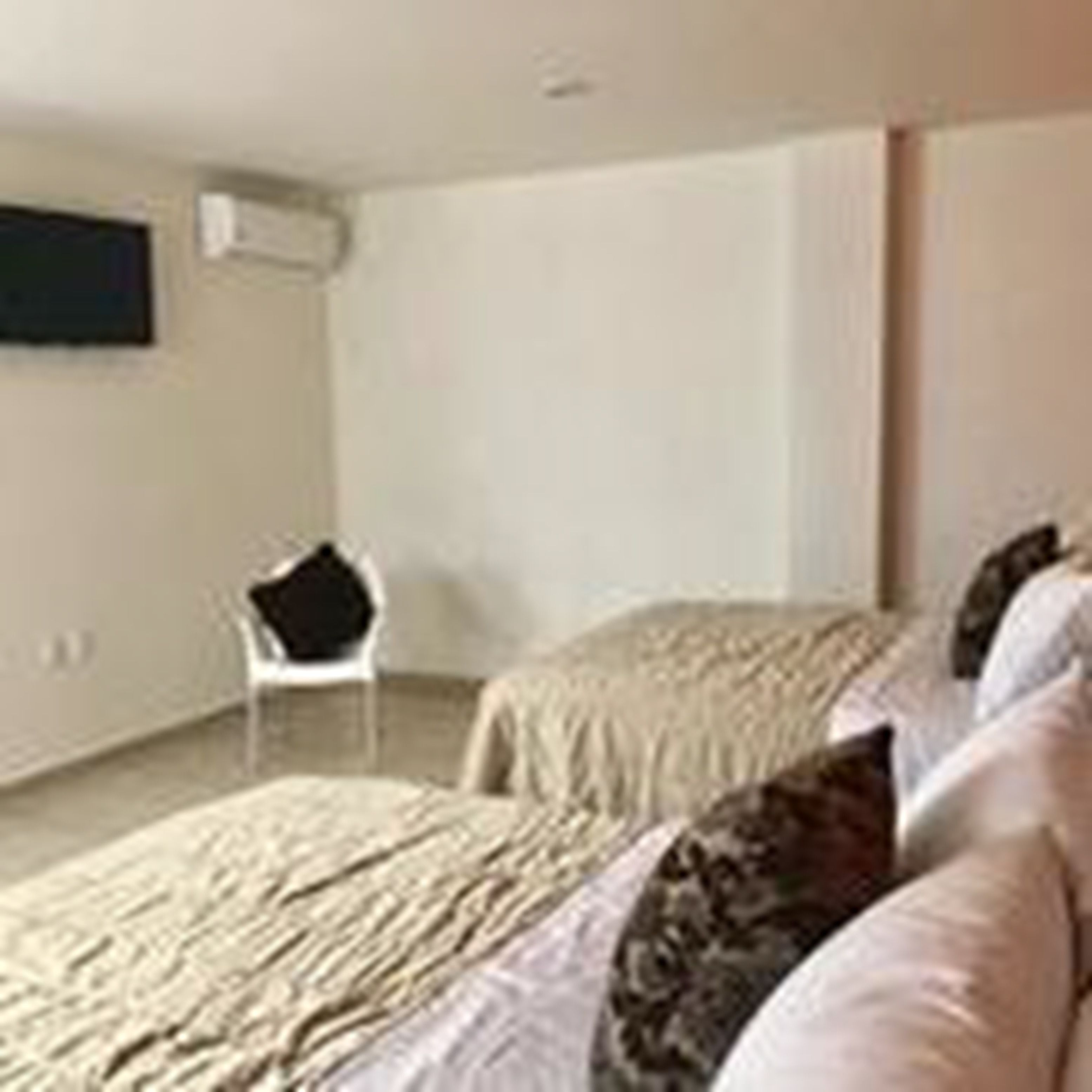 business quadruple room, 2 queen beds, accessible, non smoking | blackout curtains, soundproofing, free wifi, bed sheets