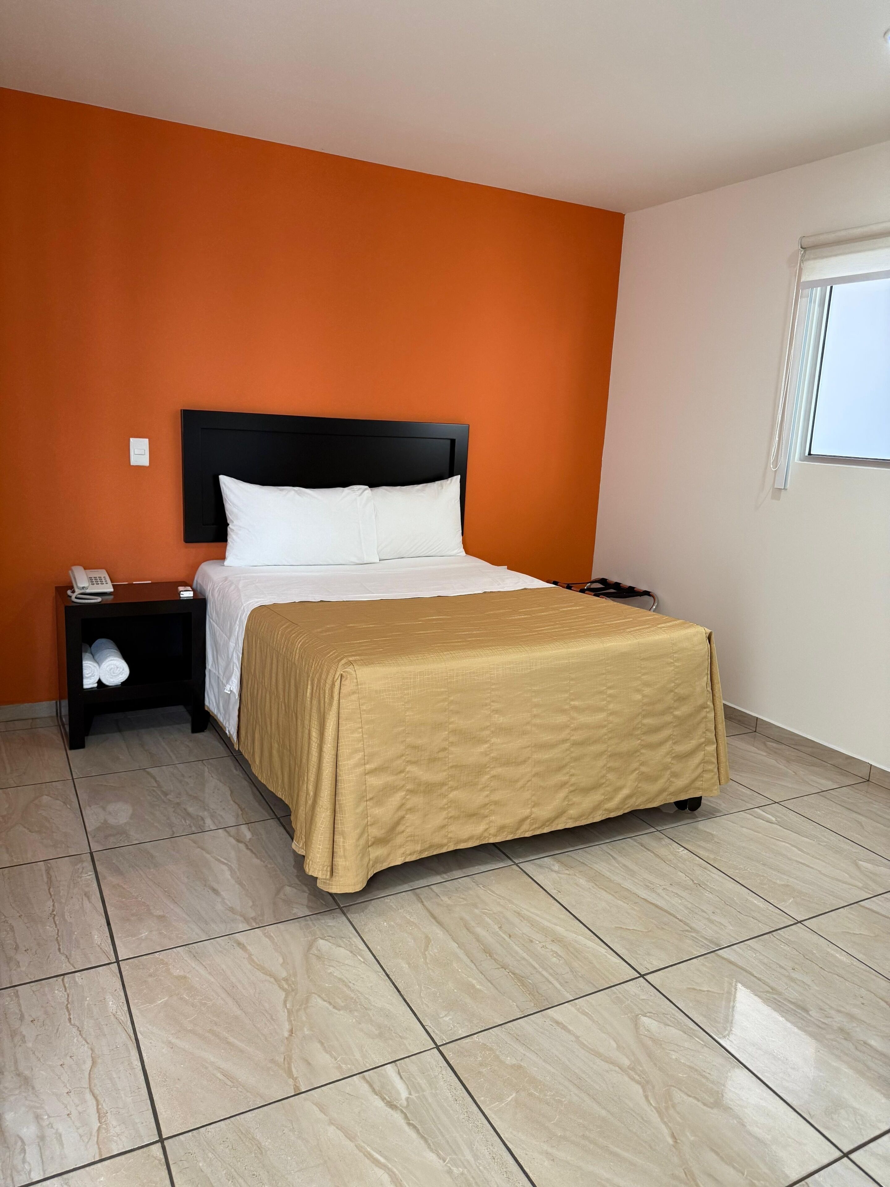 商务双人房, 1 张大床, 无烟房 | 遮光窗帘、隔音、免费 WiFi、床单