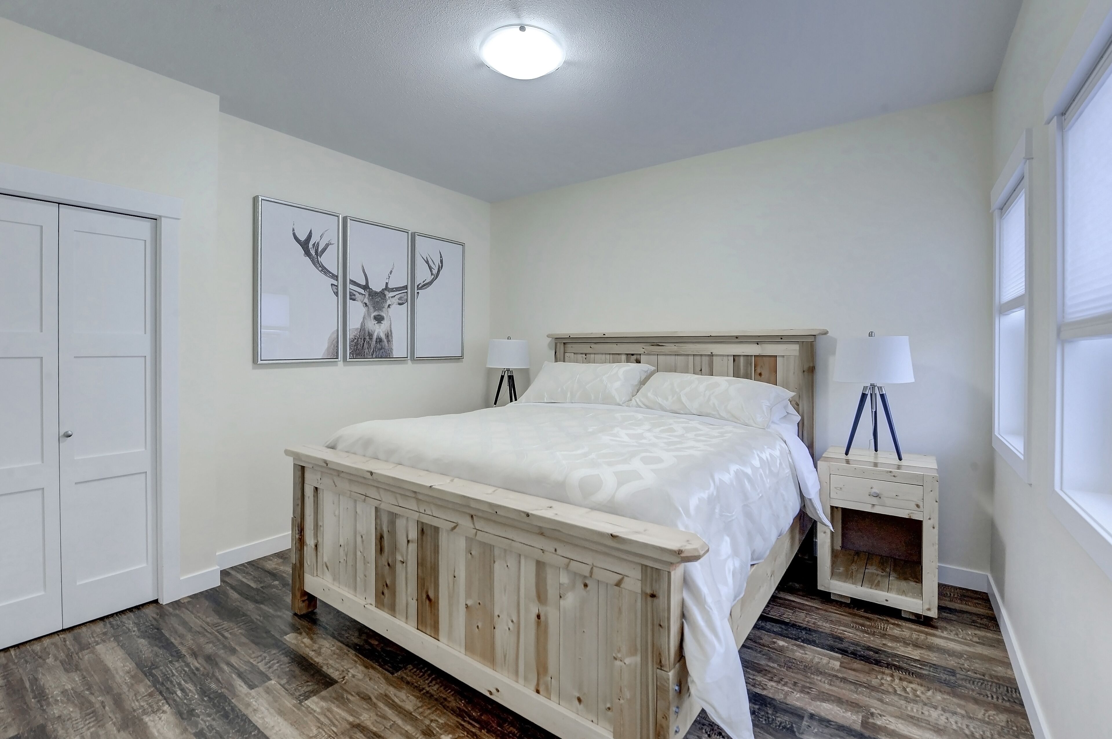 3 habitaciones, tabla de planchar con plancha y cuna de viaje 