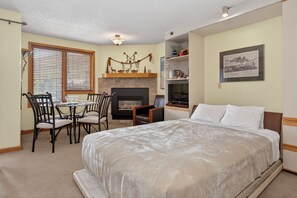 Travel cot, WiFi, bed sheets - Comfortable studio ski-in/ski-out access, mountain views (Winter Park)