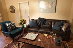 Fernseher, DVD-Player, Bücher