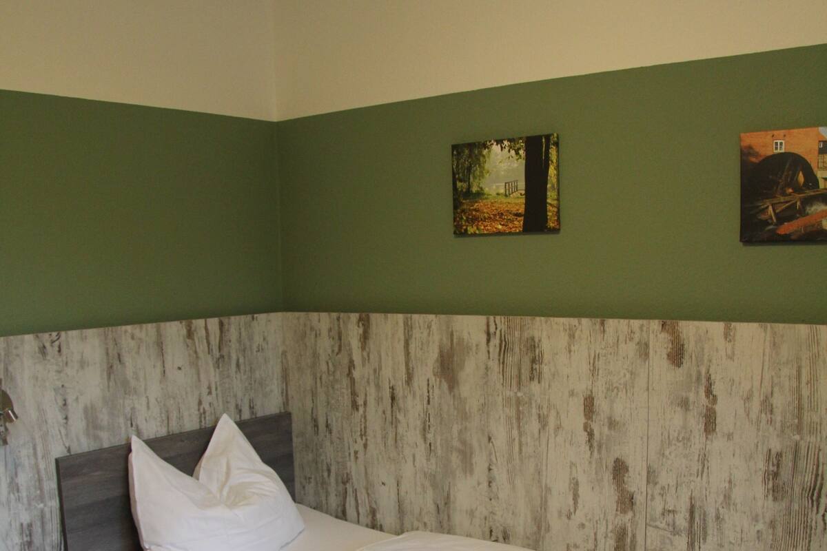 Standard Single Room | Desk, cribs (free), rollaway beds (surcharge), WiFi (free)