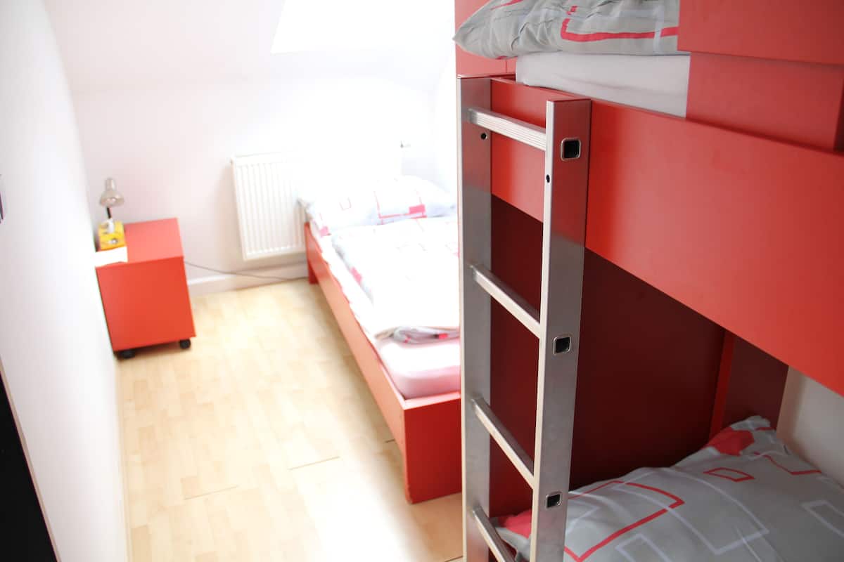 Kamar Triple Ekonomi, kamar mandi umum | Seprai linen