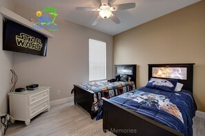 4 habitaciones, tabla de planchar con plancha y cuna de viaje