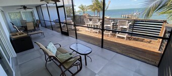 Bay Front Home med storslået udsigt 