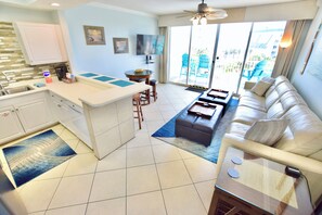 Smart TV - Destin West Gulfside #411 ~Free Beach Service! ~Great View! Pools + Lazy River! (Fort Walton Beach)