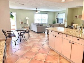 Smart TV, reproductor de DVD y libros 