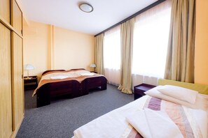 View from property - Hotel Uno (Kecskemet)