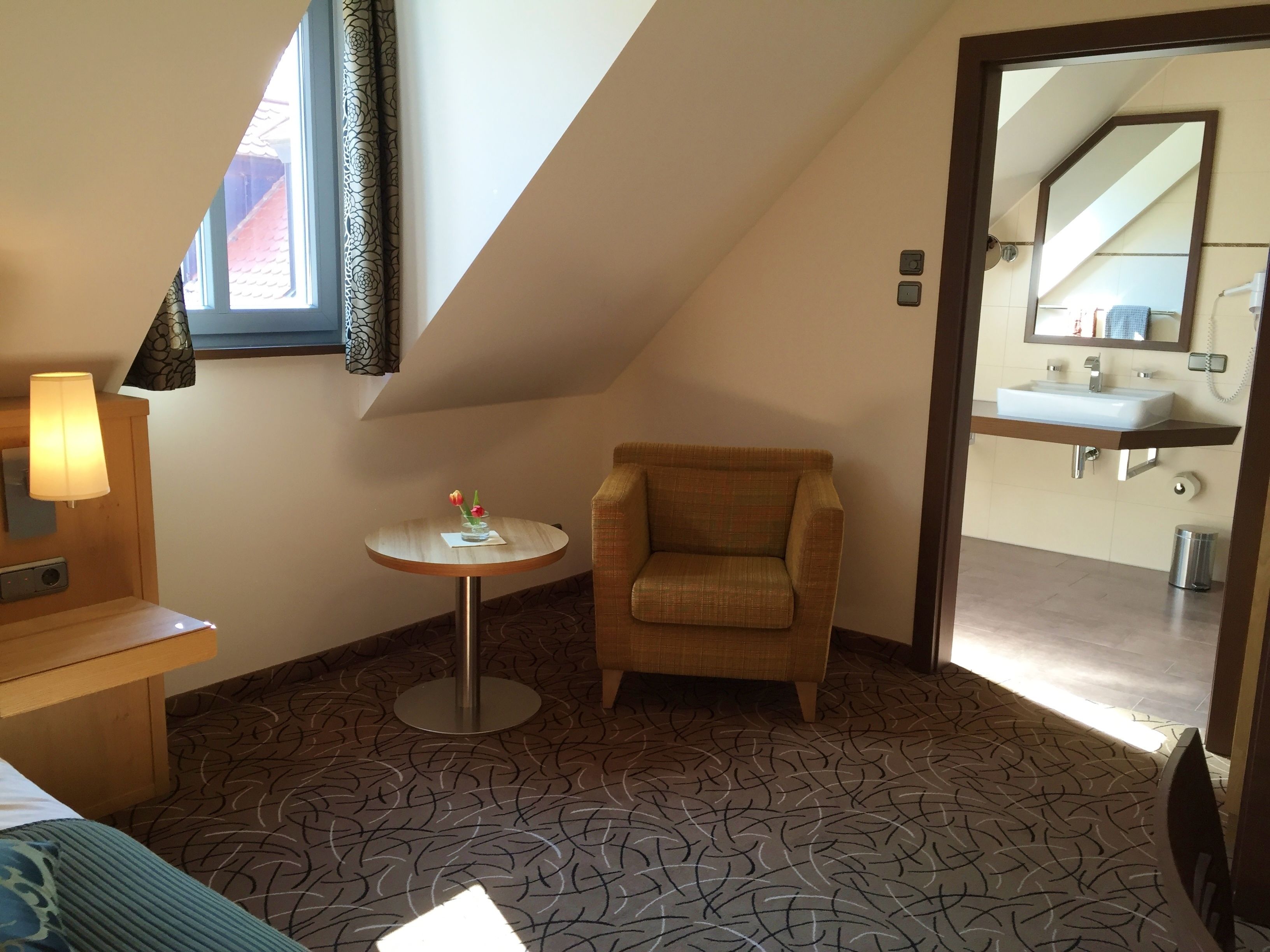 comfort single room, resort view | hypo-allergenic bedding, in-room safe, individually decorated