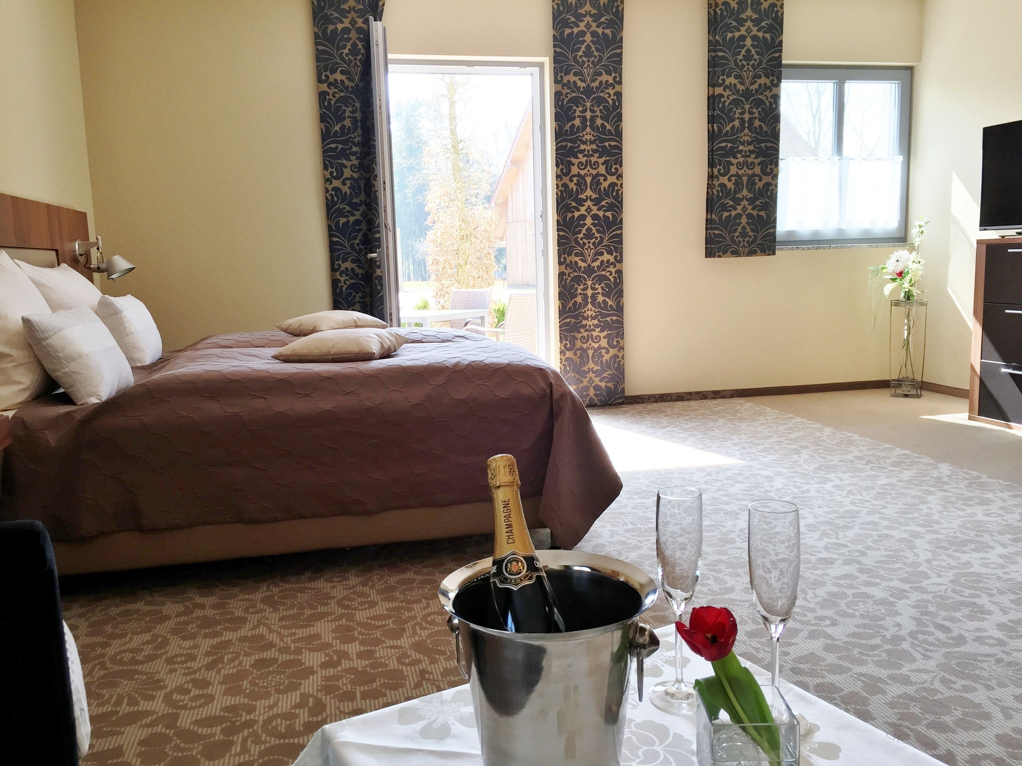 junior suite, resort view | hypo-allergenic bedding, in-room safe, individually decorated