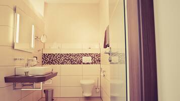 Ducha, artículos de higiene personal gratuitos y secador de pelo