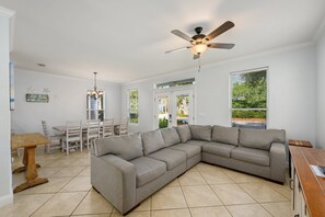 Smart TV, video games, DVD player, toys - Poolside Haven! Spring break deals, book now!  6 bedroom/3.5 bath/Sleeps16 (Destin)