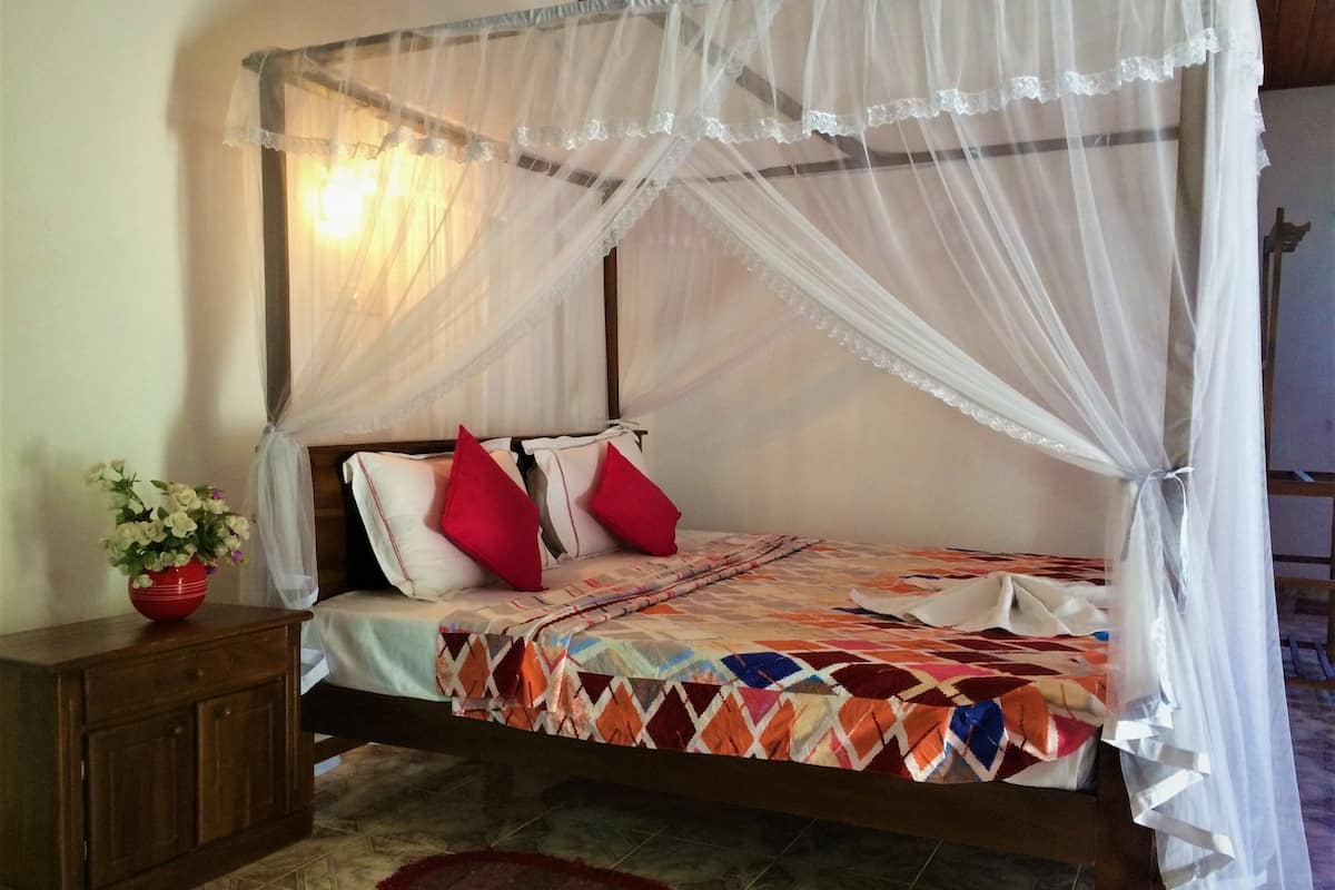 In-room safe, desk, iron/ironing board, free WiFi