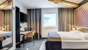 Premium Room | 1 ๊ฐ์ ์นจ์ค, ์ฑ
์, ๋ฐฉ์ ์ค๋น, ๋ฌด๋ฃ WiFi