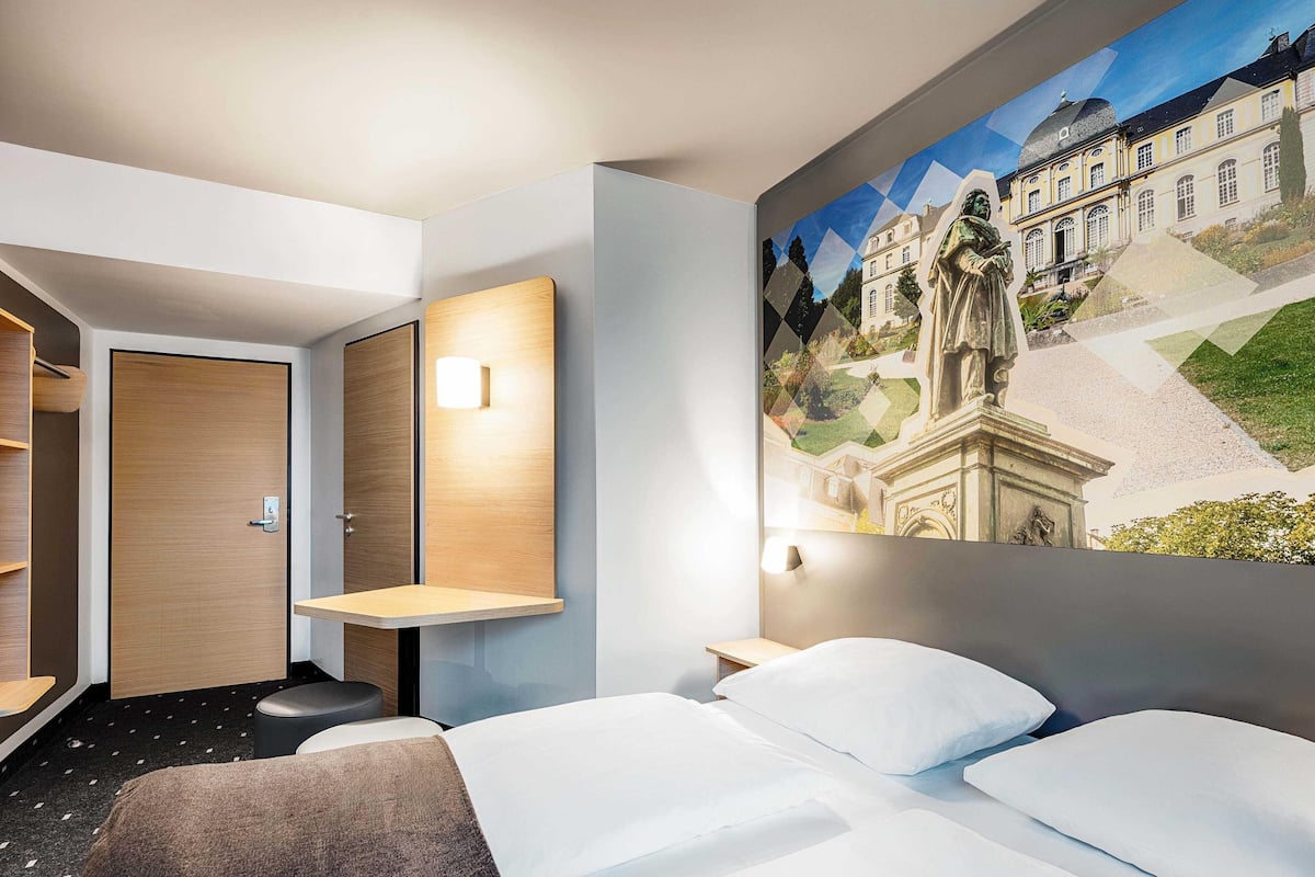 Doppelzimmer | Schreibtisch, schallisolierte Zimmer, kostenloses WLAN, BettwÀsche